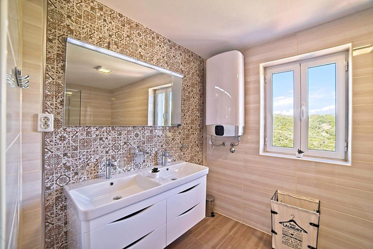 Holiday House Rab Kampor Екстериор снимка