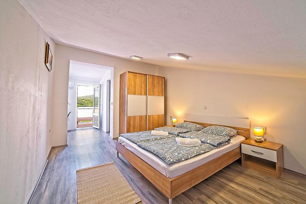 Holiday House Rab Kampor Екстериор снимка