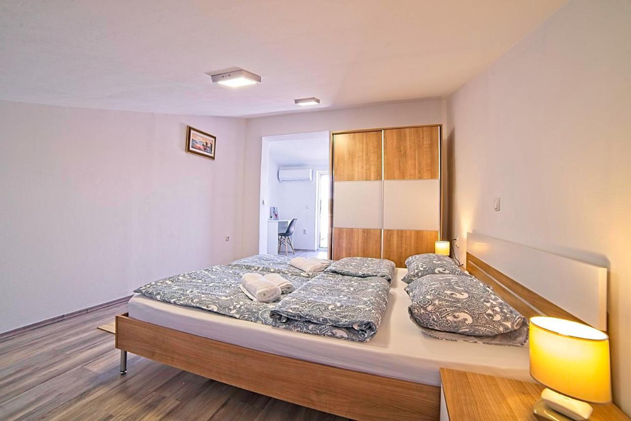 Holiday House Rab Kampor Екстериор снимка