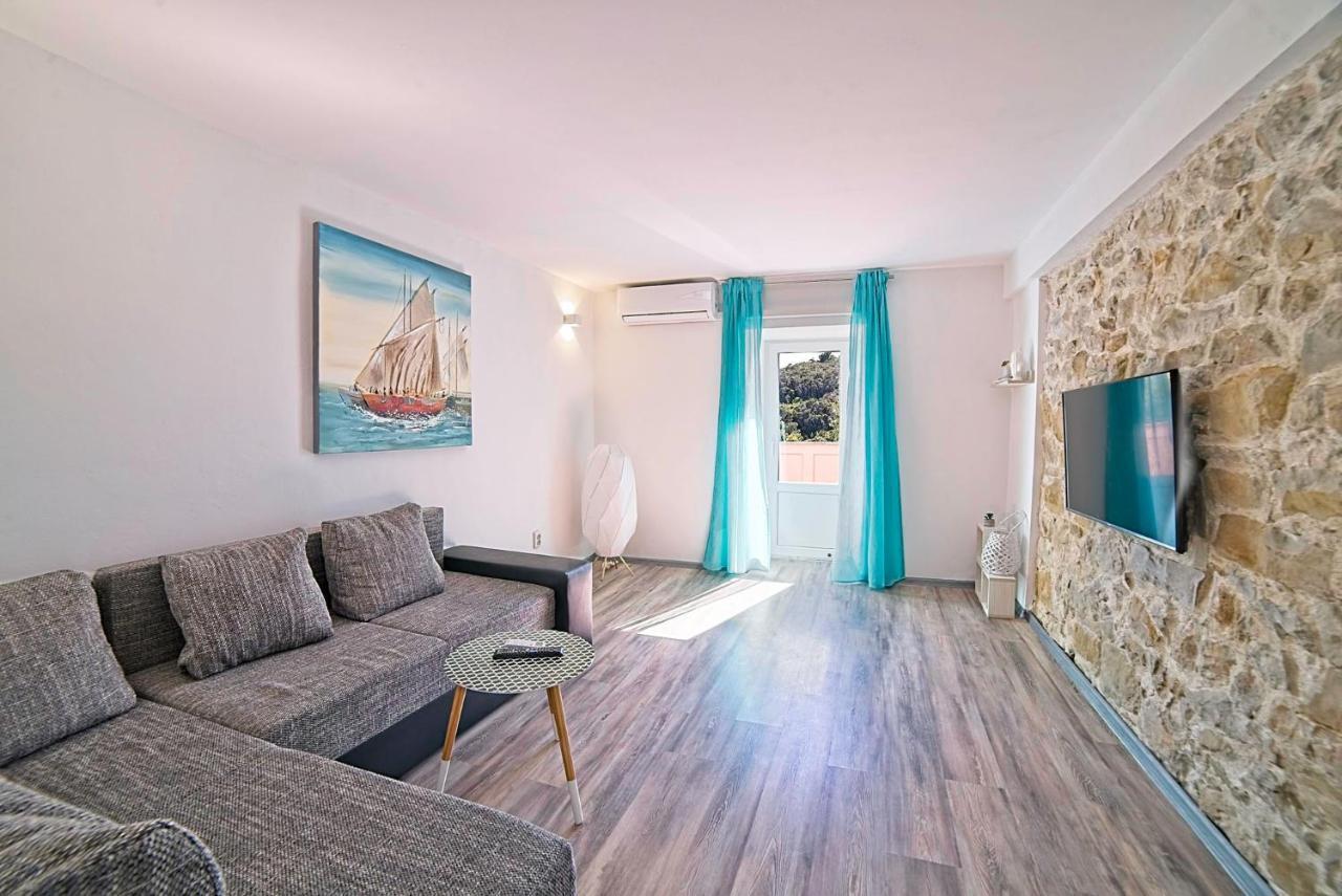 Holiday House Rab Kampor Екстериор снимка