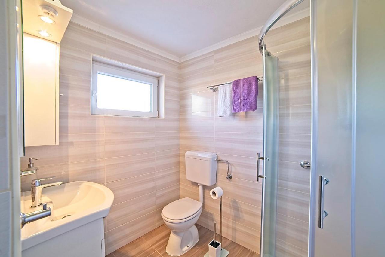 Holiday House Rab Kampor Екстериор снимка